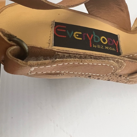 Everybody by BZ MODA block heel sandals color: Tan Sz: 39 European size - Picture 7 of 8